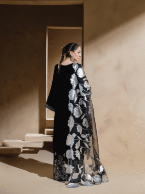 Facetune_10-11-2025-17-33-04